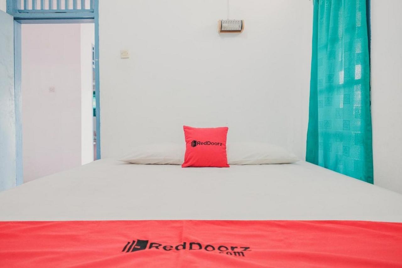 Reddoorz Near Pantai Florida Anyer Hotel Serang Exterior foto