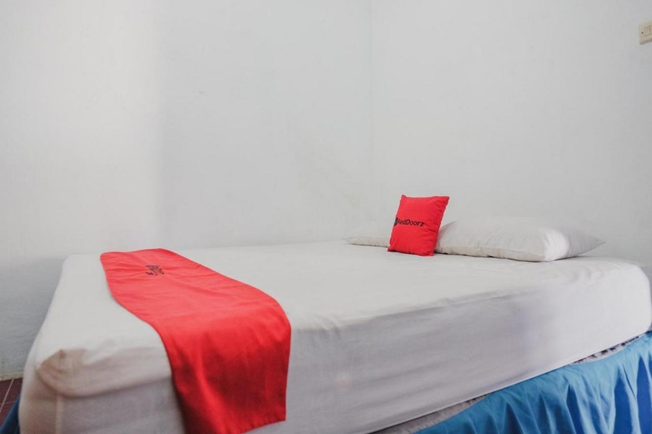 Reddoorz Near Pantai Florida Anyer Hotel Serang Exterior foto